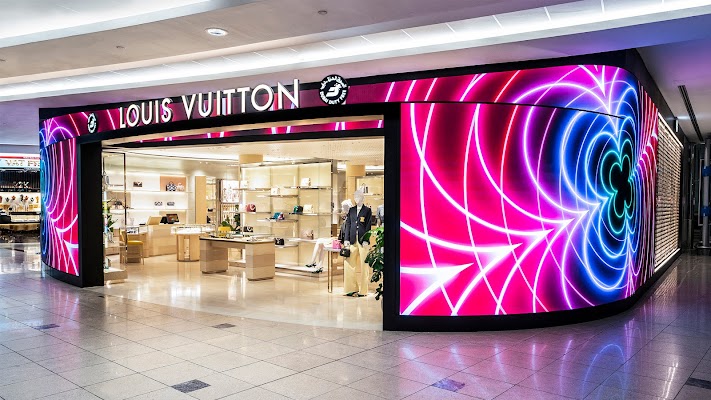 Shops in Concourse B, Terminal 3 at Dubai International Airport